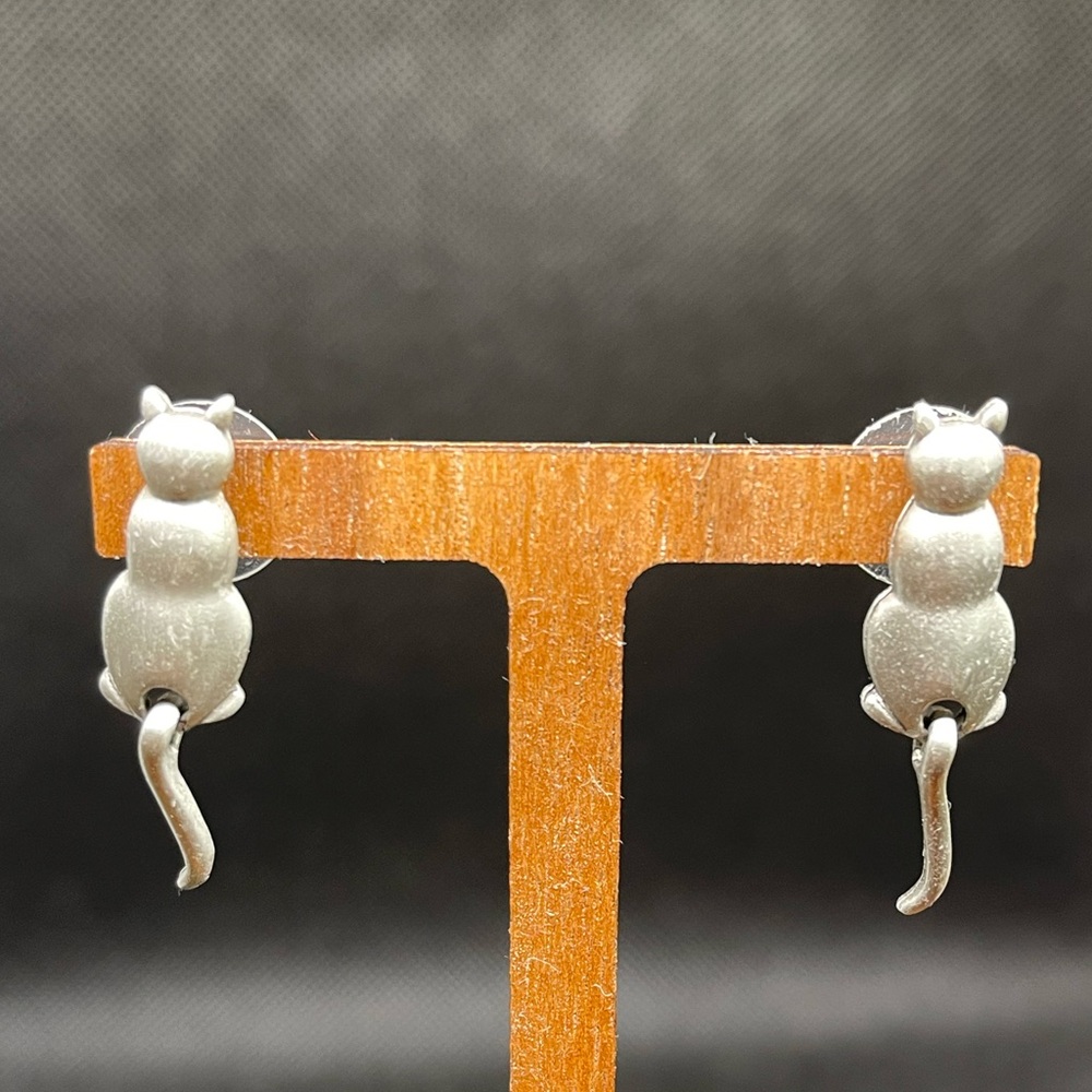 Cute Vintage JJ cat earrings